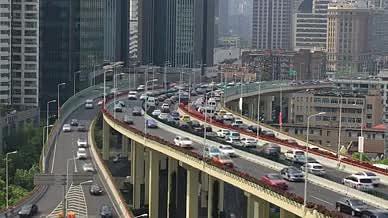 上海拥堵的城市交通实拍视频的预览图